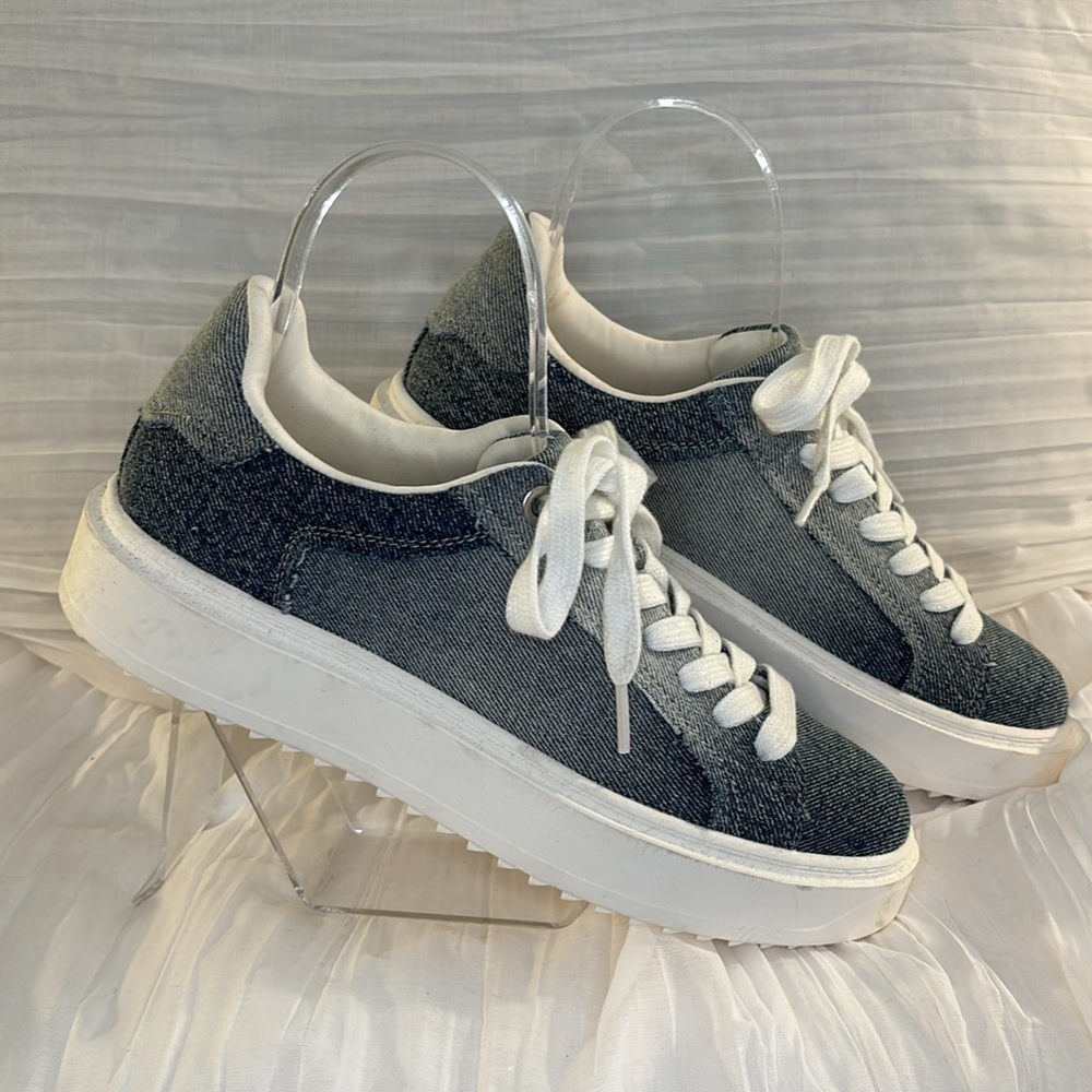 *NWOT*Steve Madden Blue Denim Sneakers with White Accents Size 8